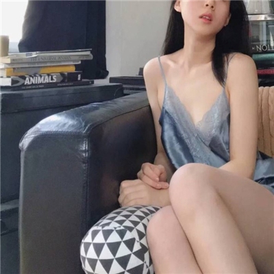 带韦字搞笑名字女生网名